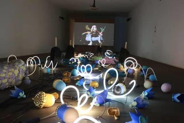 小猫斜视正常吗？（探讨小猫斜视的原因和处理方法）(图2)