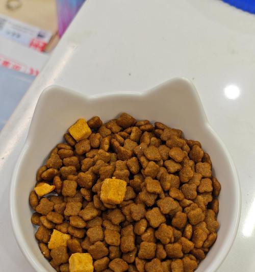 幼犬可否食用成年狗粮？（了解幼犬和成年狗粮的区别及选择）(图1)