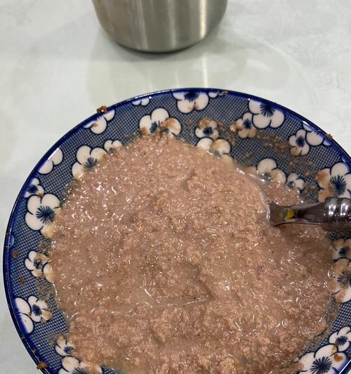 四个月小猫的饮食需求（猫咪成长关键期，主人需掌握猫咪饮食量）(图2)