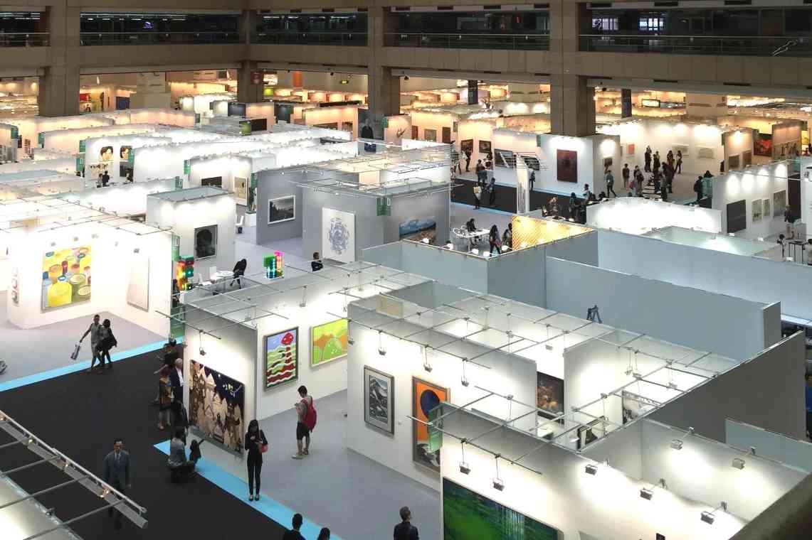 养小兔子需要掌握的喂食频率和食量（每天喂食几次？一次喂食多少兔粮？）(图1)